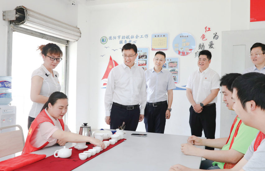 向全市广大残疾人及其亲属 向广大残疾人工作者致以亲切问候(图2) 向全市广大残疾人及其亲属 向广大残疾人工作者致以亲切问候(图2)